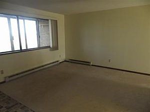 5th image of 804 Edgewater Dr