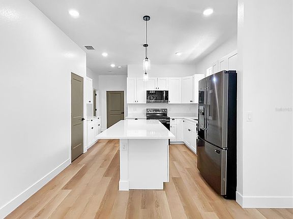 2nd image of 1010 Hickory Ave