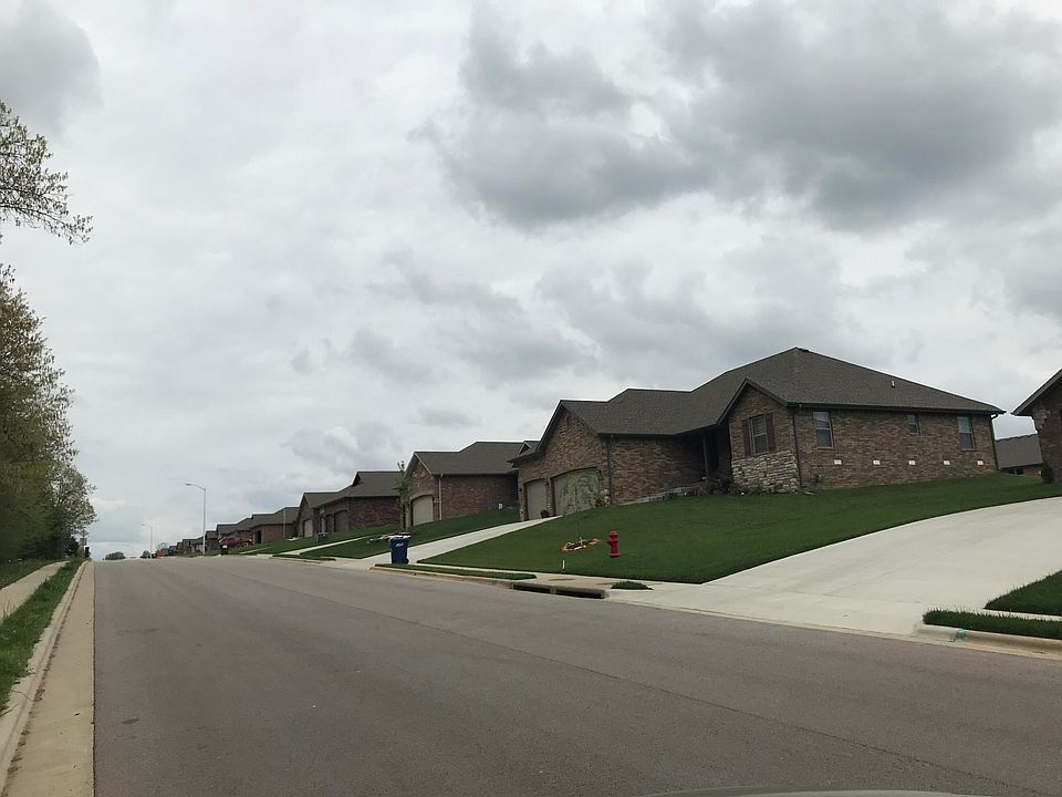 2nd image of 5807 S Cloverdale Ln