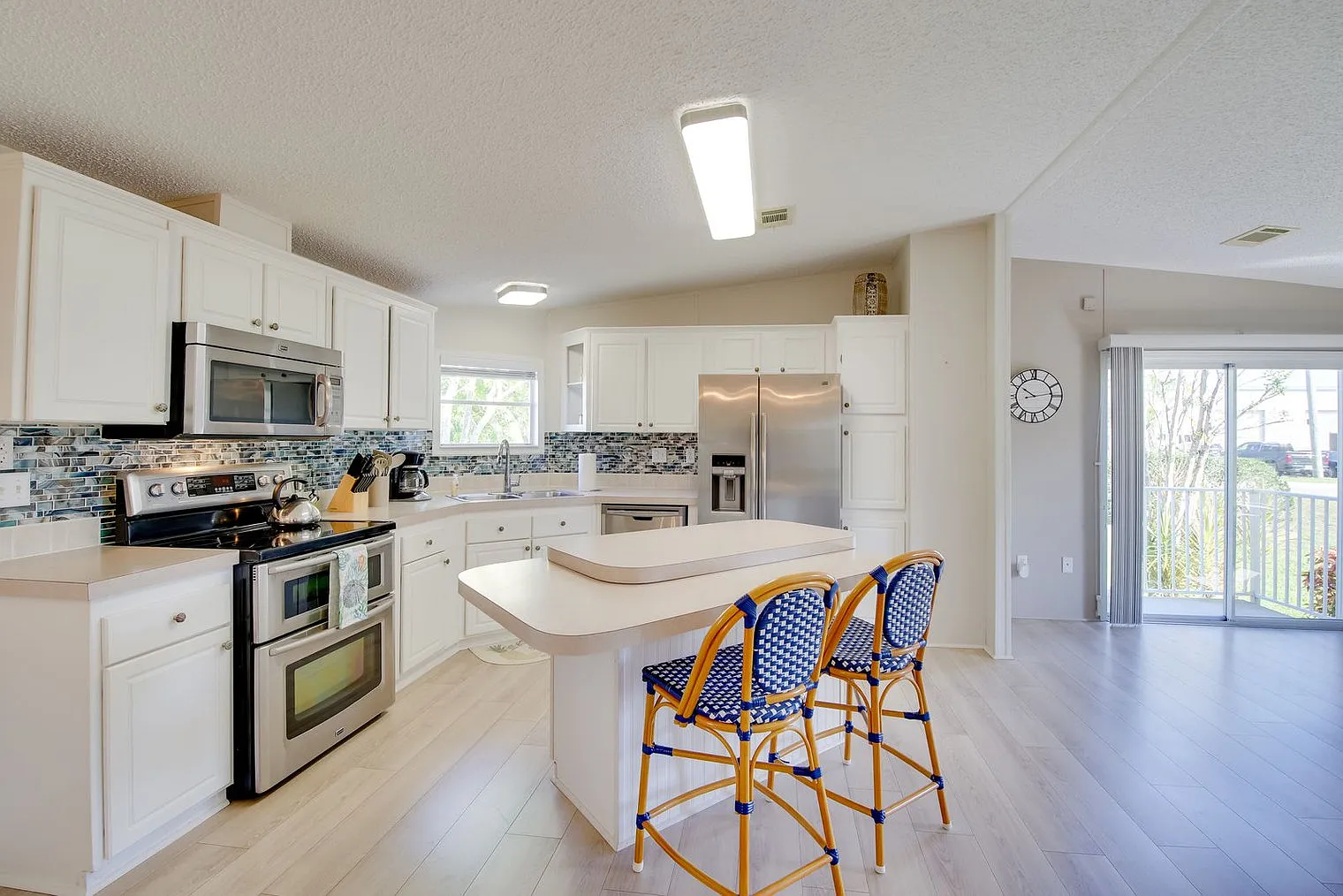 2 bed, 2.0 bath, 1097 sqft, $2,806 — Photo 3