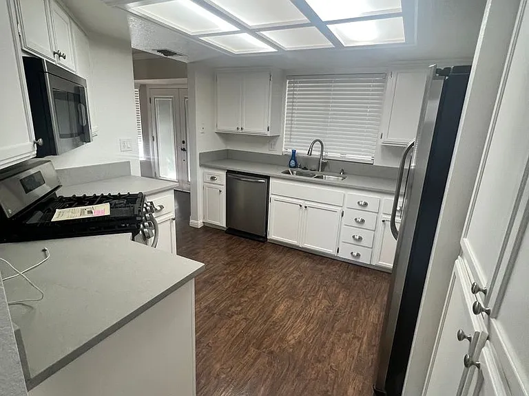 561 Amanda Ct — Photo 8