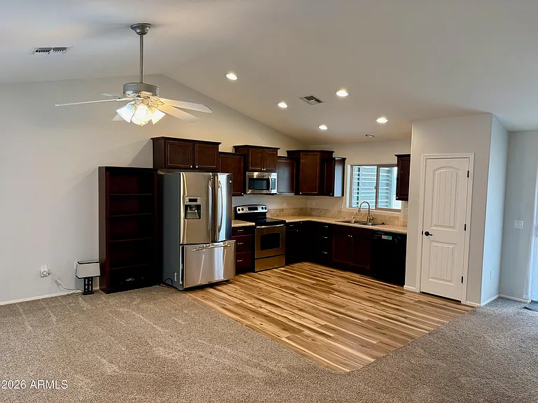 2122 E Cloud Rd — Photo 3