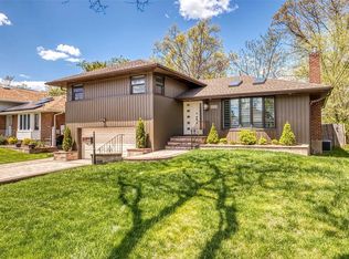 16 Pinetree Rd, Westbury, NY 11590