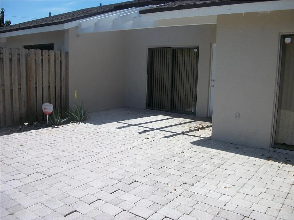 2 bed, 2.0 bath, 942 sqft, $2,600 — Photo 4