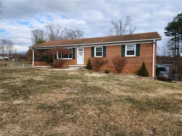 241 Janice Dr, Mount Airy, NC 27030