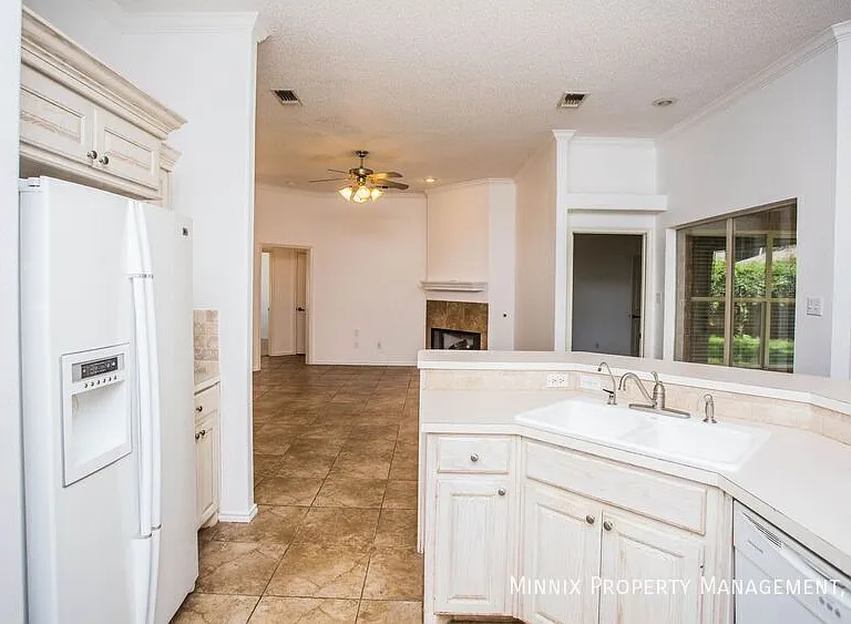 3305 103rd St — Photo 27