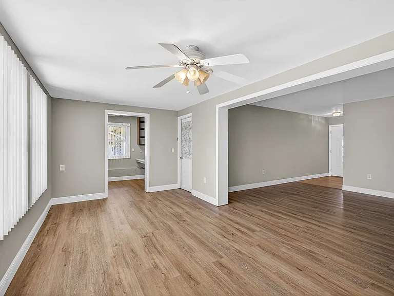 1528 Chevy Chase Dr — Photo 22