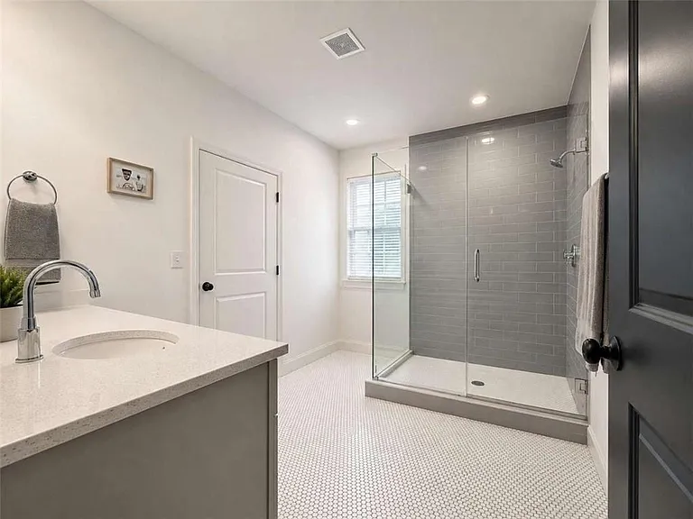 906 Westmont Rd SW — Photo 18