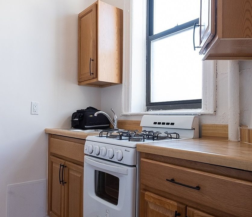 1st image of 376 2nd St #16A