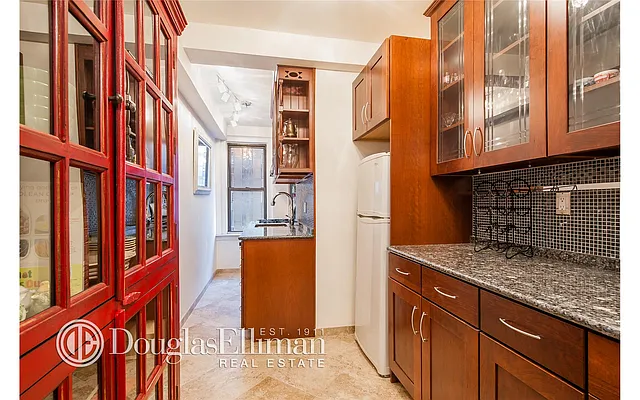 Sold by Douglas Elliman | media 10