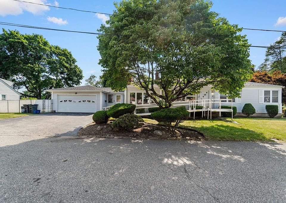 1st image of 11 Hemlock Dr