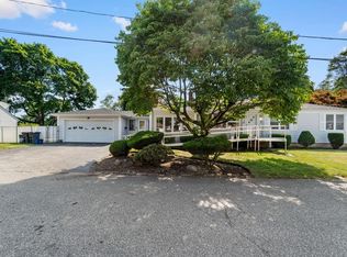 11 Hemlock Dr, Johnston, RI 02919