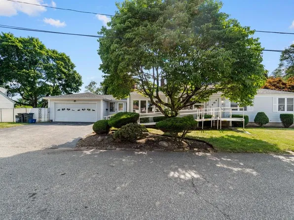 11 Hemlock Dr, Johnston, RI 02919