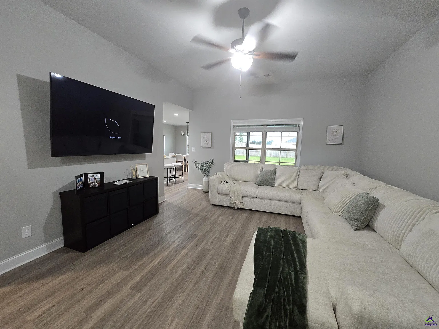 3 bed, 2.0 bath, 1469 sqft, $2,150 — Photo 4