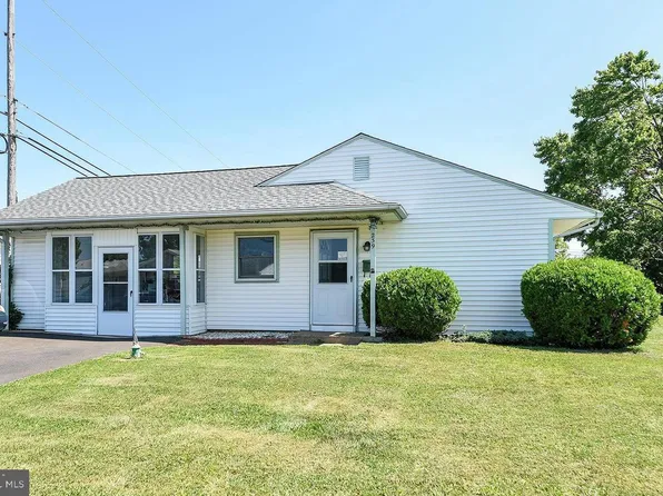 239 Tewksbury Rd, Fairless Hills, PA 19030