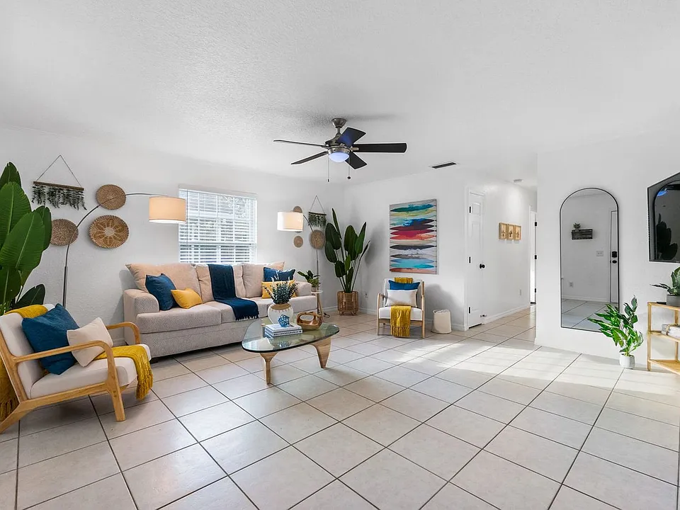550 Lena St #ID1281938P