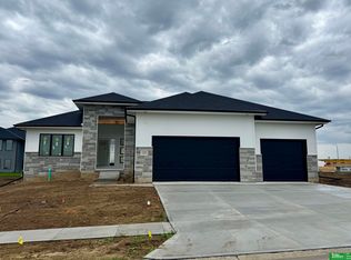 12383 Lake Vista Dr, Papillion, NE 68046