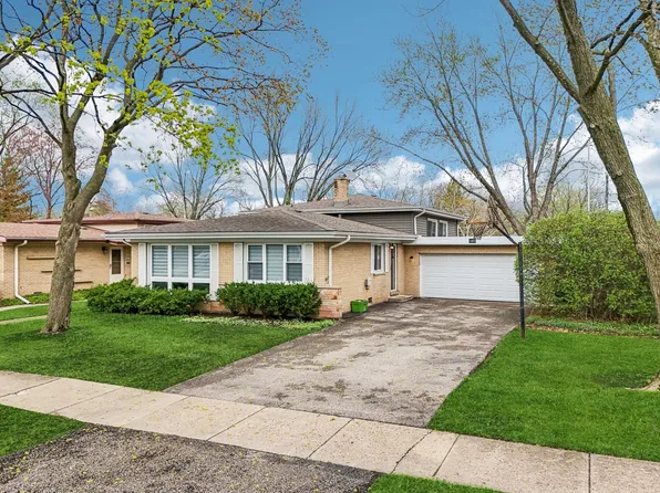 1407 N Highland Ave, Arlington Heights, IL 60004
