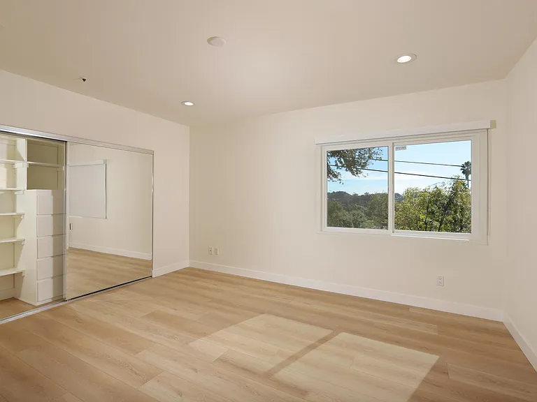1827 Hill Dr — Photo 17