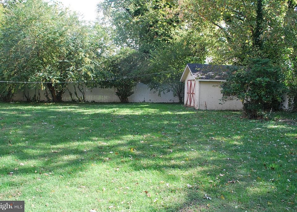 2nd image of 44 Hemsley Ln