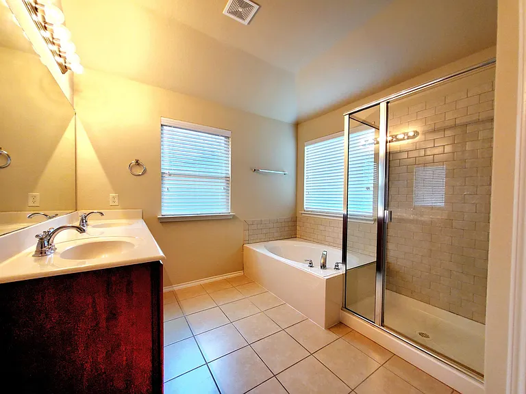 1925 Carol Ln — Photo 11