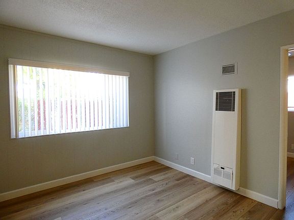 5th image of 1071-1075 N Ohio Ave #3