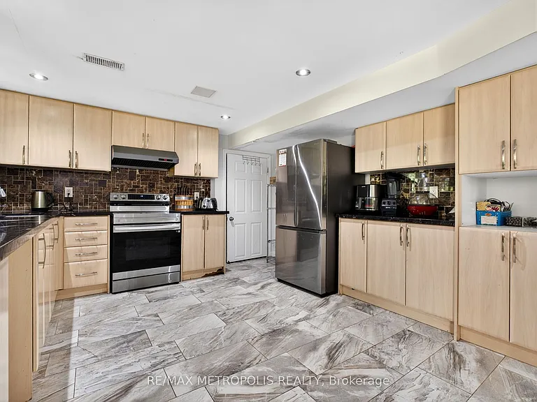 43 Williamson Dr W #BASEMENT — Photo 10