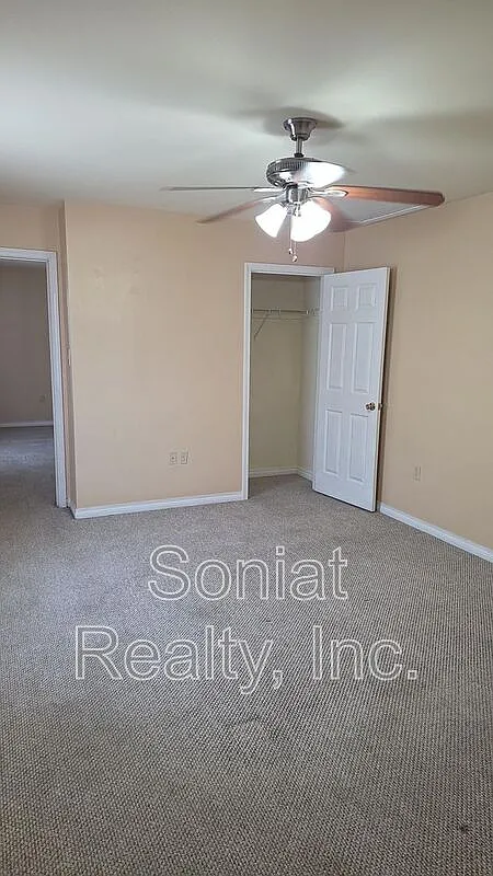 2 bed, 1.0 bath, 826 sqft, $1,250 — Photo 2