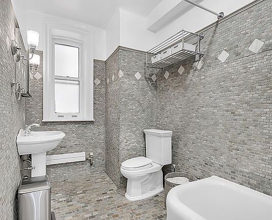 5th image of 2109 Broadway #5131