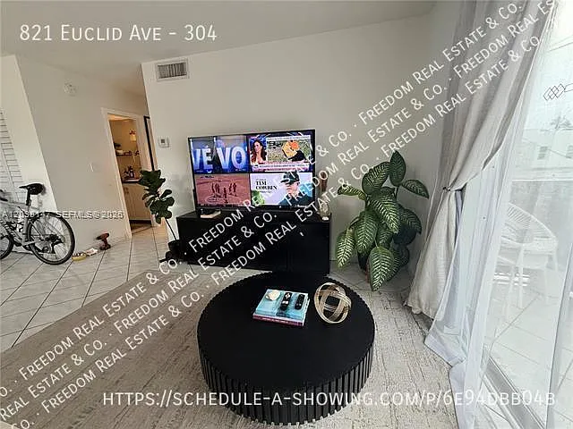 821 Euclid Ave #304 — Photo 4