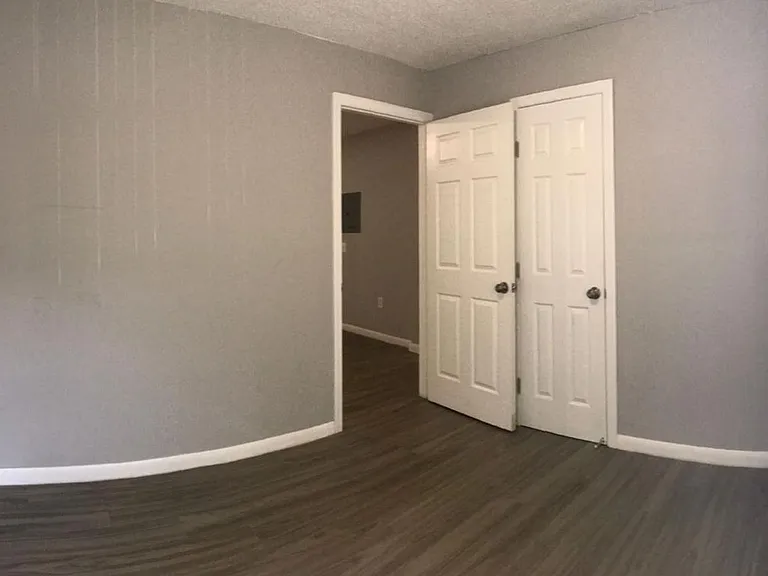 St George Apartments — Photo 21