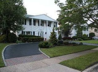 27 Wesleyan Rd, Commack, NY 11725
