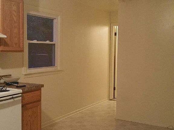 4th image of 22 King Ct #B