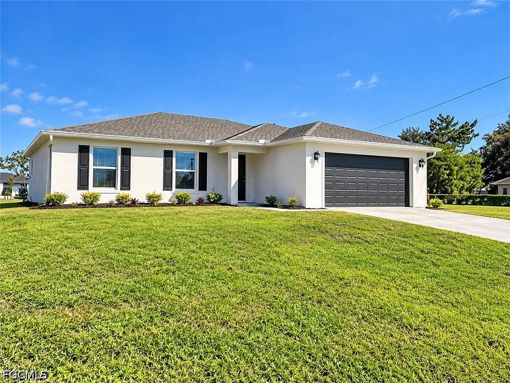4 bed, 2.0 bath, 1651 sqft, $1,950 — Photo 1