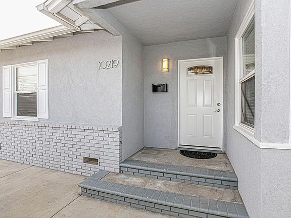3rd image of 10219 Sophia Ave