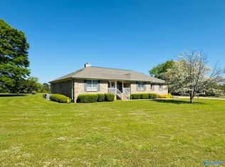 100 Meadowlark Ln, Albertville, AL 35951
