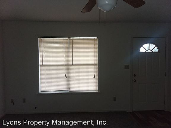 5th image of 2304 Pineview Dr APT A