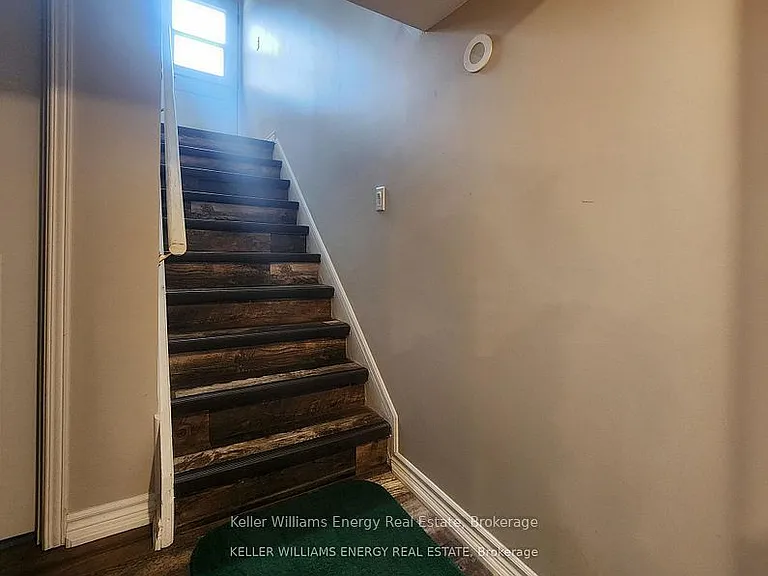 737 Law St #LOWER — Photo 19