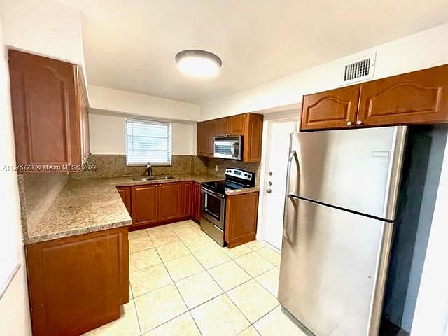 1st image of 1550 NE 191st St APT 212