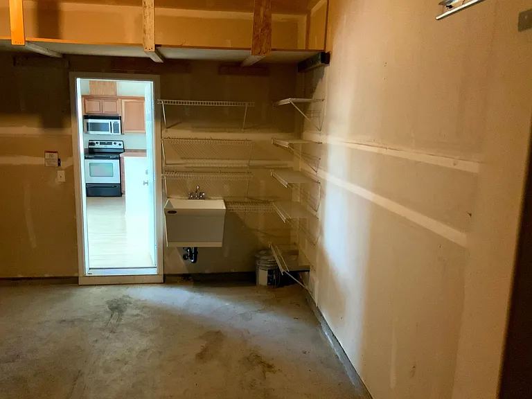 1698 Riley Ln — Photo 34