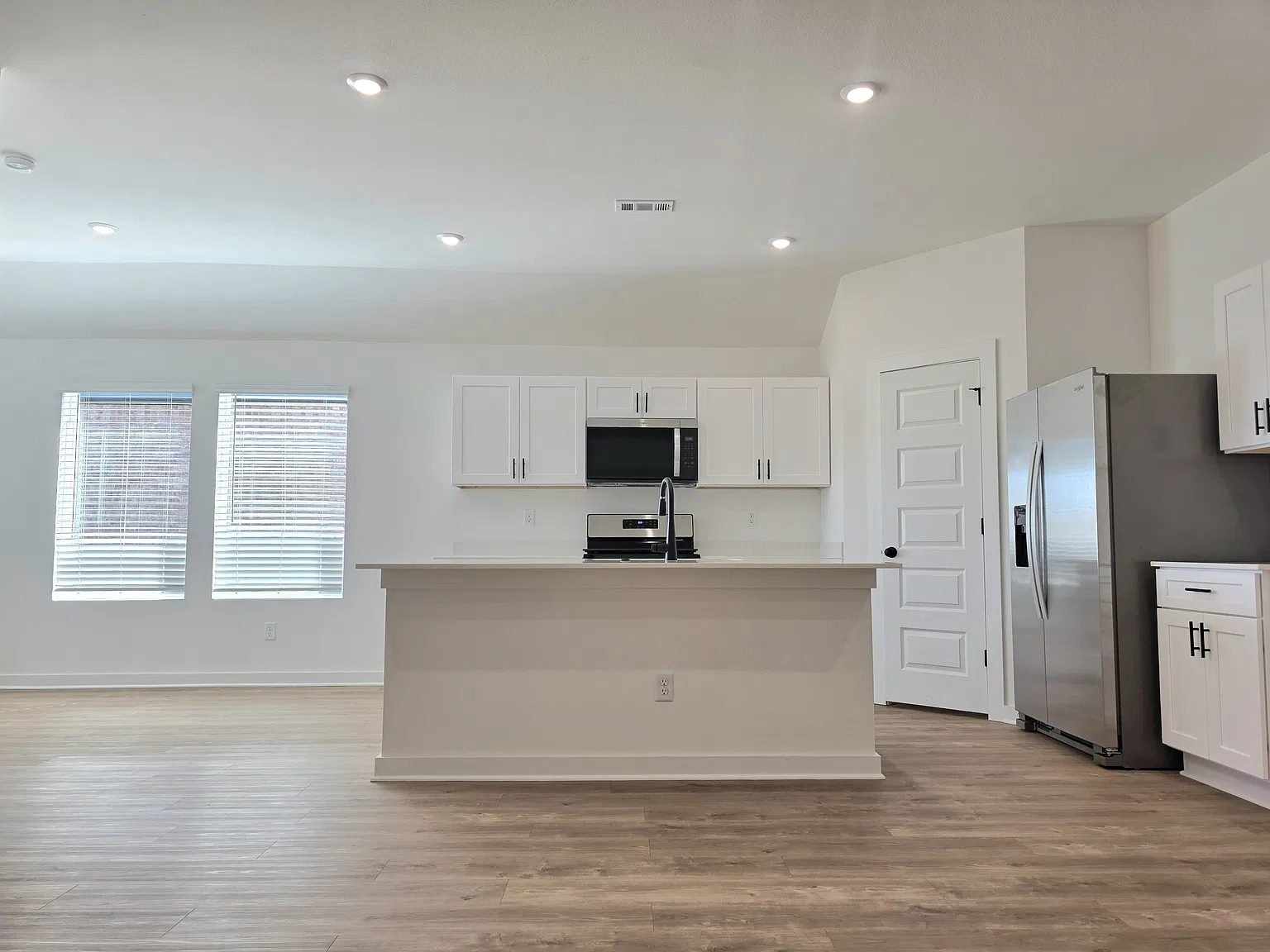 3 bed, 1450 sqft, $1,895 — Photo 3
