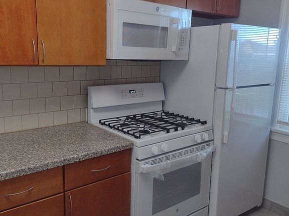 5th image of 3227 N Lincoln St