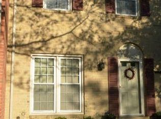 9715 Lakepointe Dr, Burke, VA 22015