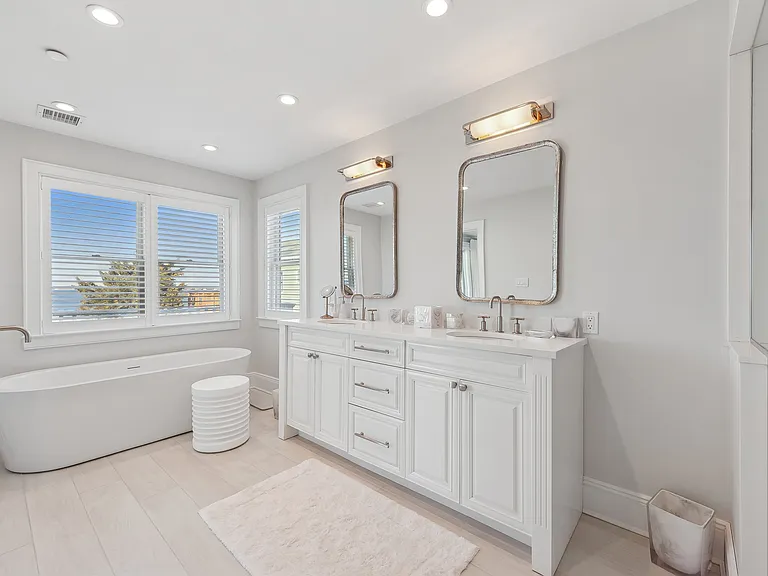 842 Dune Rd — Photo 17