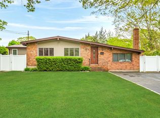 35 Stephen Rd, Bayport, NY 11705