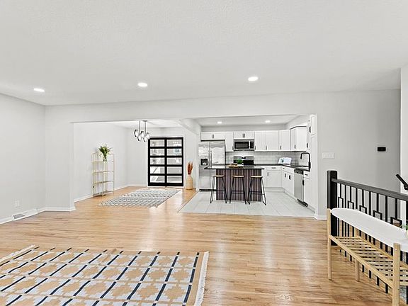 5th image of 7325 Hardy Ave