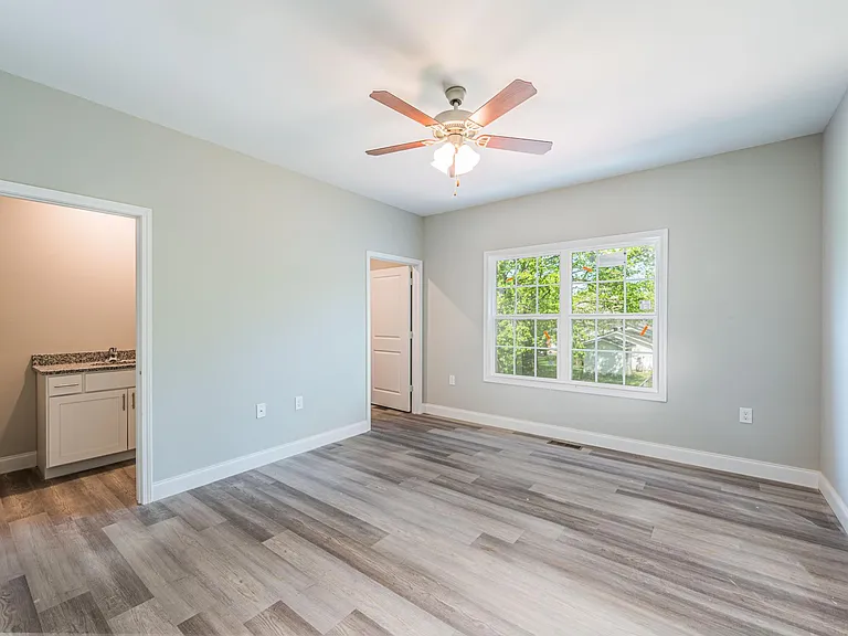 1011 Campbell Ln — Photo 15