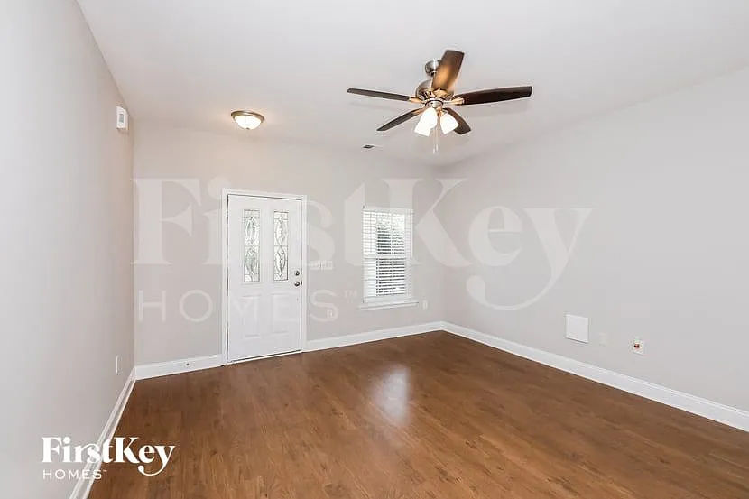 3 bed, 3.5 bath, 2224 sqft, $2,565 — Photo 3