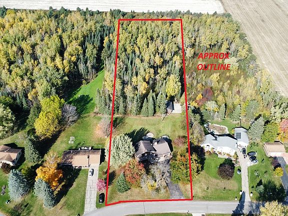 2nd image of 812 Eastview Dr