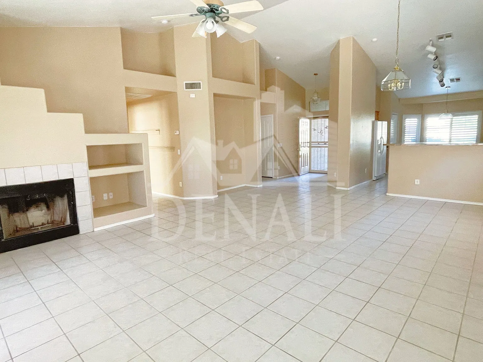 3 bed, 2.0 bath, 1656 sqft, $2,095 — Photo 4